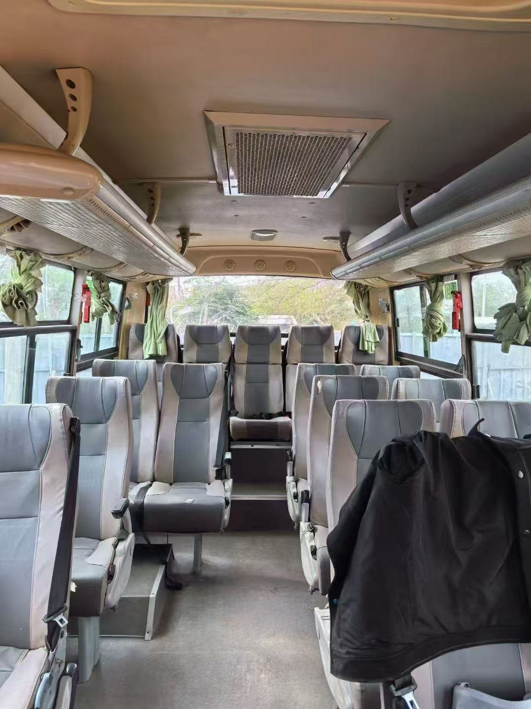 2019-2020 19-seat Dongfeng Chaolong Medium-sized Bus with Yuchai and Weichai Engines Folding Doors Double Luggage Rack